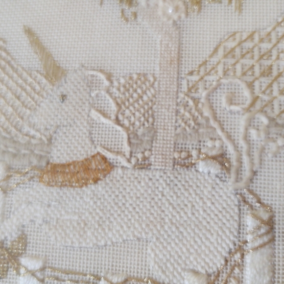 Vintage handmade crewelwork of unicorn - Picture 11 of 11